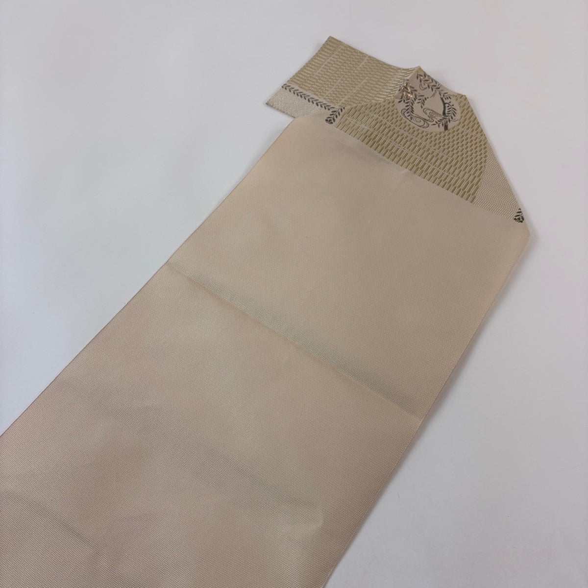 美品】 名古屋帯 秀品 松葉仕立て 八寸名古屋帯 紬地 柳 観世水 箔