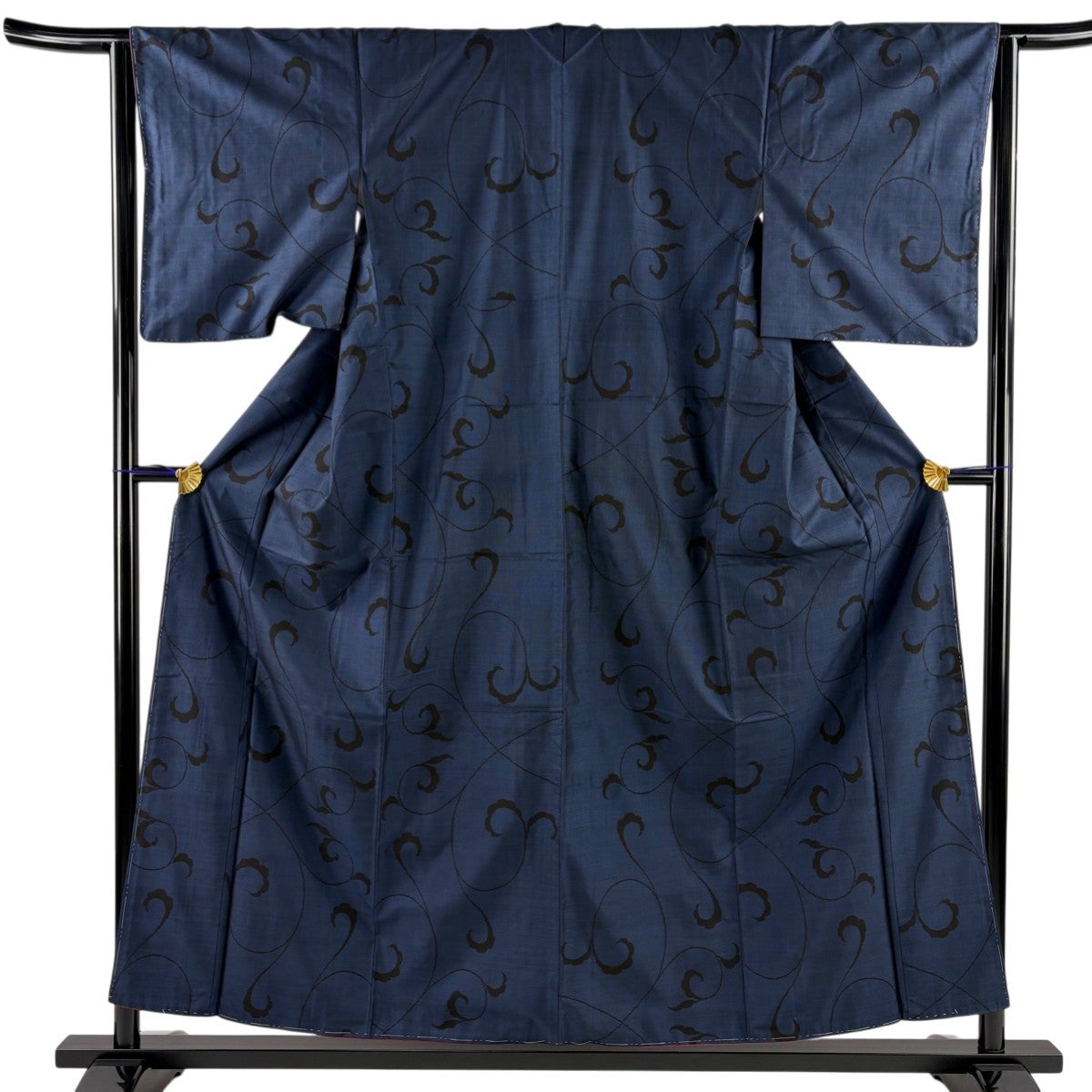 大島紬 身丈155cm 裄丈62cm 正絹 名品 【中古】 美品】 大島紬 身丈155cm 裄丈62cm S 袷 純泥染 証紙あり 麻の葉 花 焦