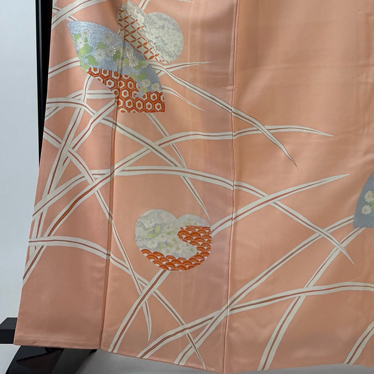 訪問着 身丈164cm 裄丈65.5cm M 袷 扇面 菊 銀彩 刺繍 薄オレンジ 正絹