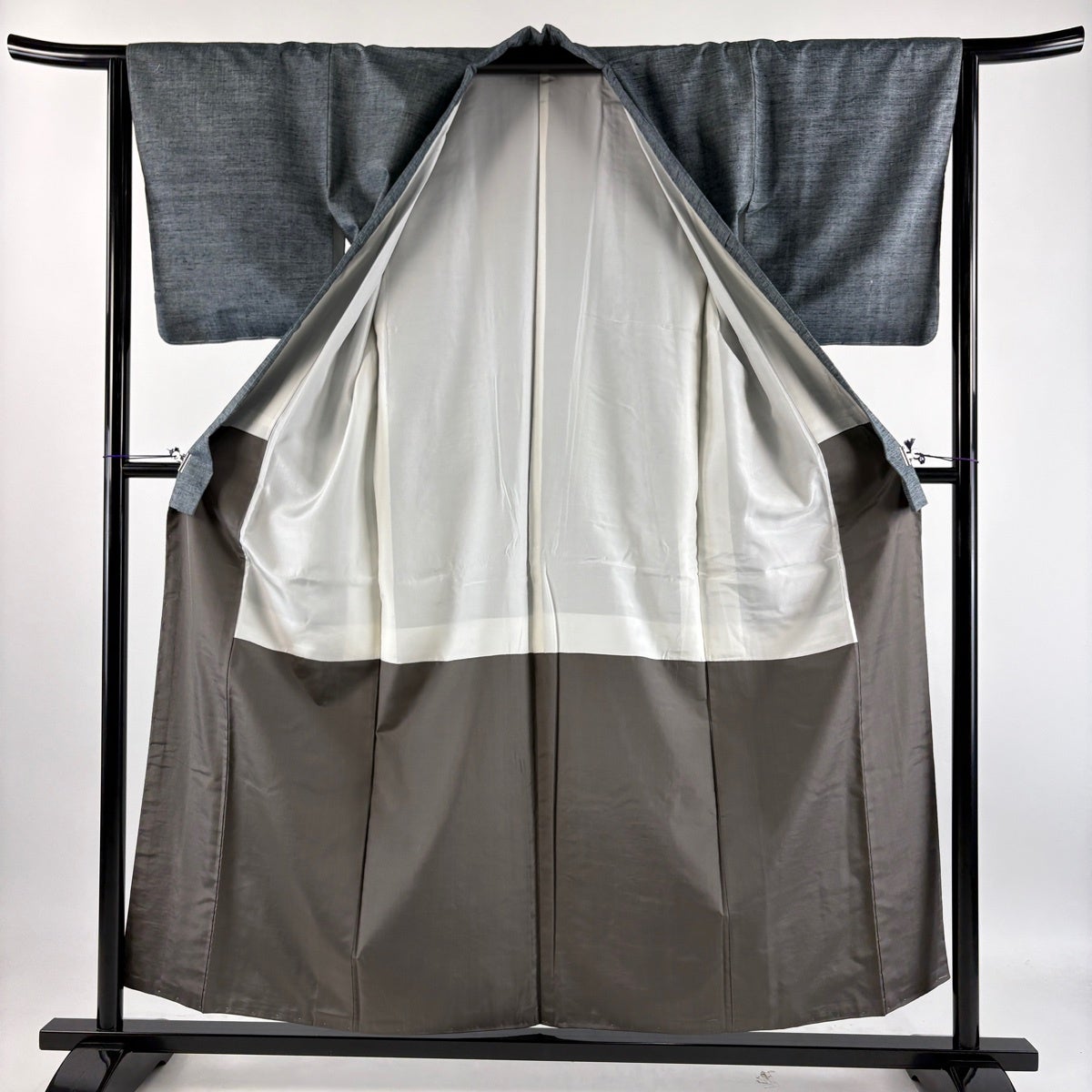 美品】 紬 身丈156.5cm 裄丈64cm M 袷 バチ衿 青灰色 正絹 優品｜中古