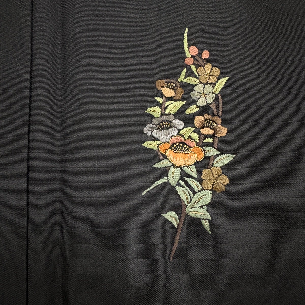 美品】 小紋 身丈156.5cm 裄丈60cm S 袷 大島紬地 証紙あり 草花 刺繍