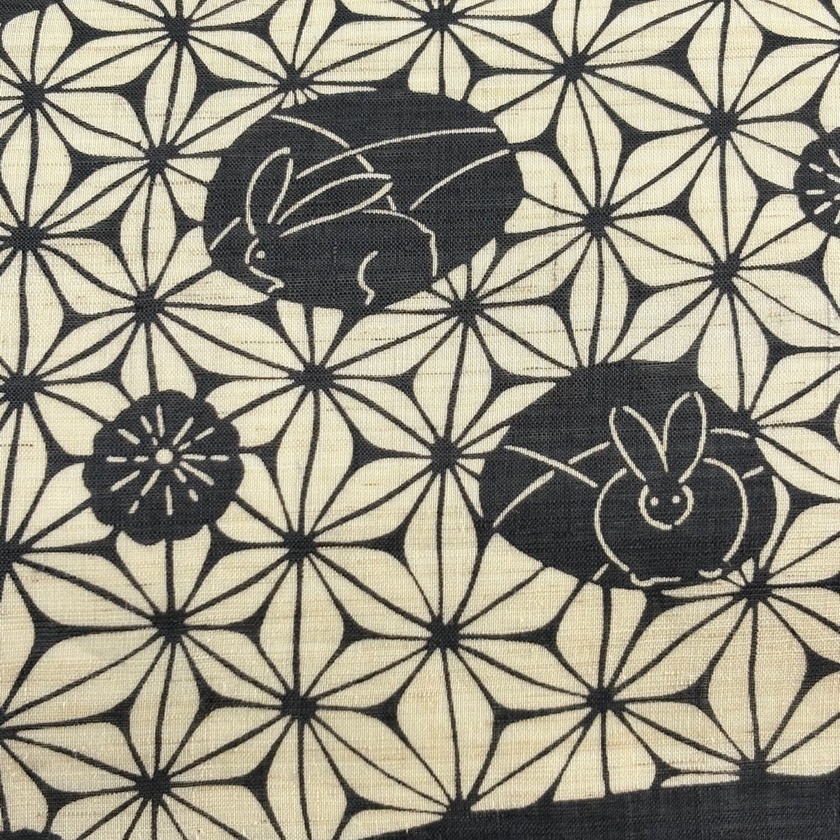 名古屋帯 名品 落款あり うさぎ 麻の葉 伊勢型染 墨色 正絹｜中古
