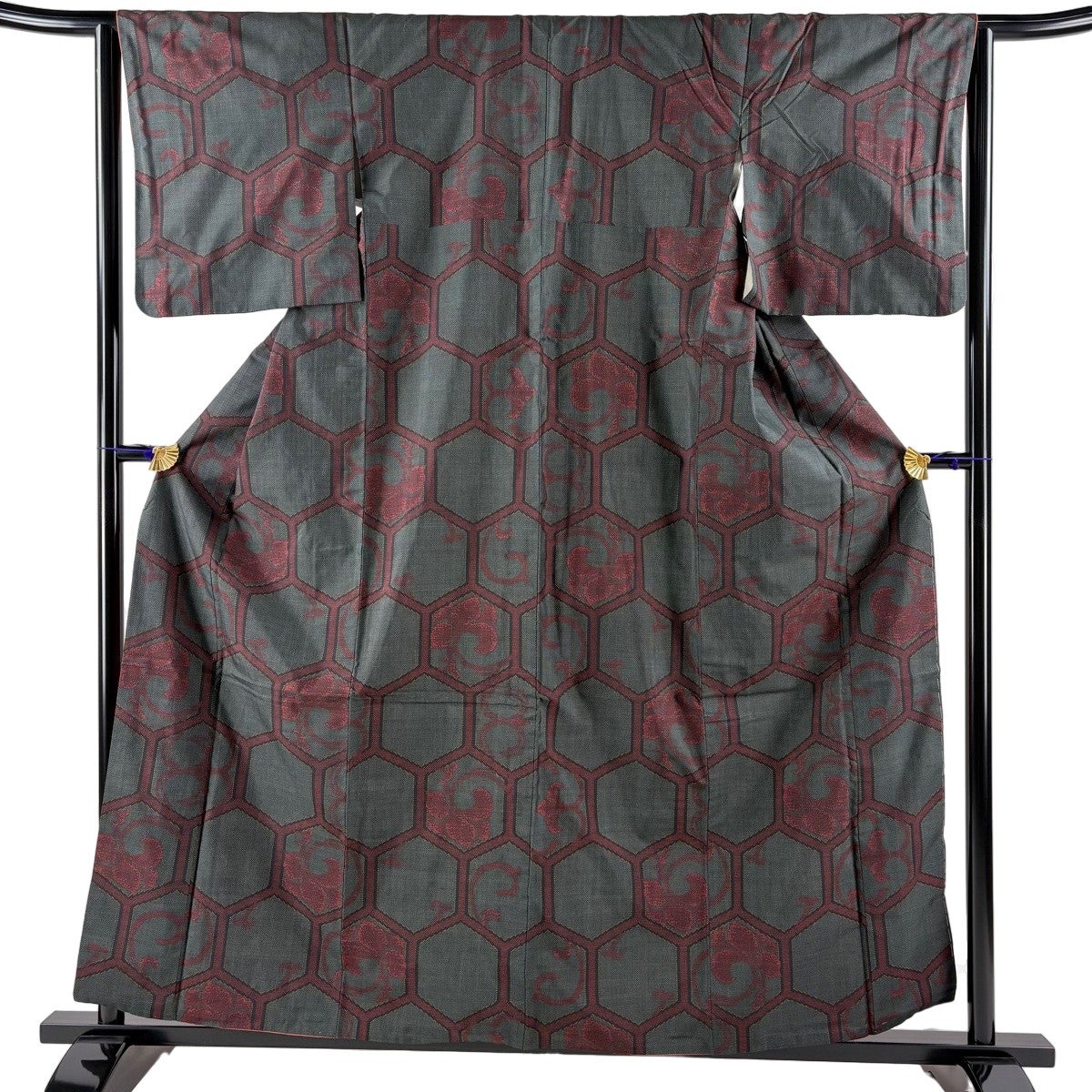 【美品】 大島紬 身丈165cm 裄丈66cm 正絹 名品 【中古】 美品】 大島紬 身丈165.5cm 裄丈63cm S 袷 インド野蚕糸 やまと 証紙