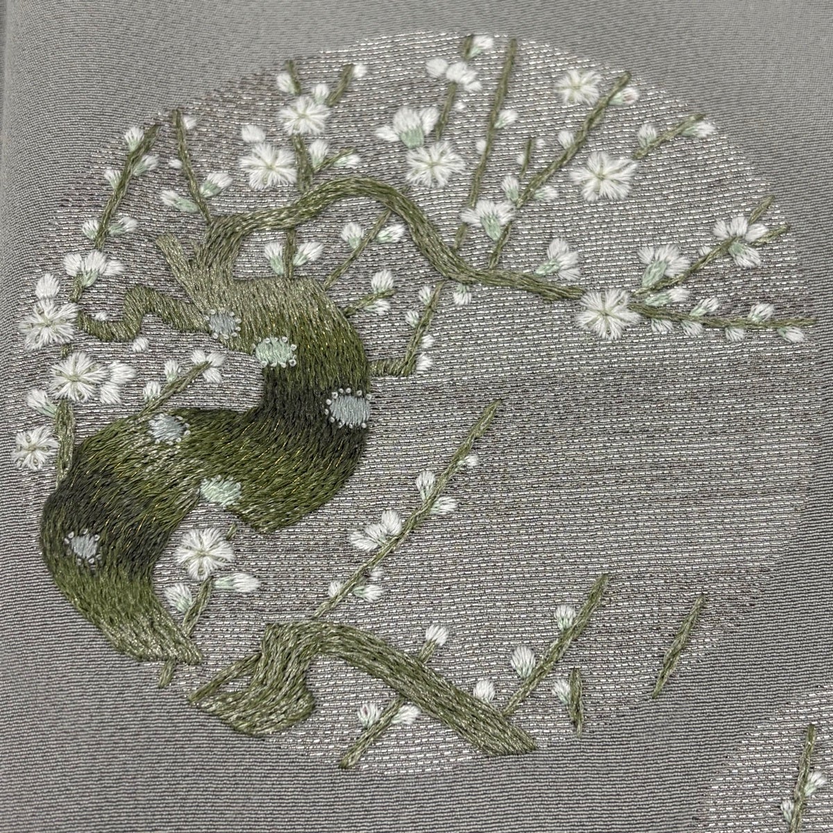美品】 付下げ 身丈154cm 裄丈64cm M 袷 丸文 枝梅 刺繍 銀糸 灰色