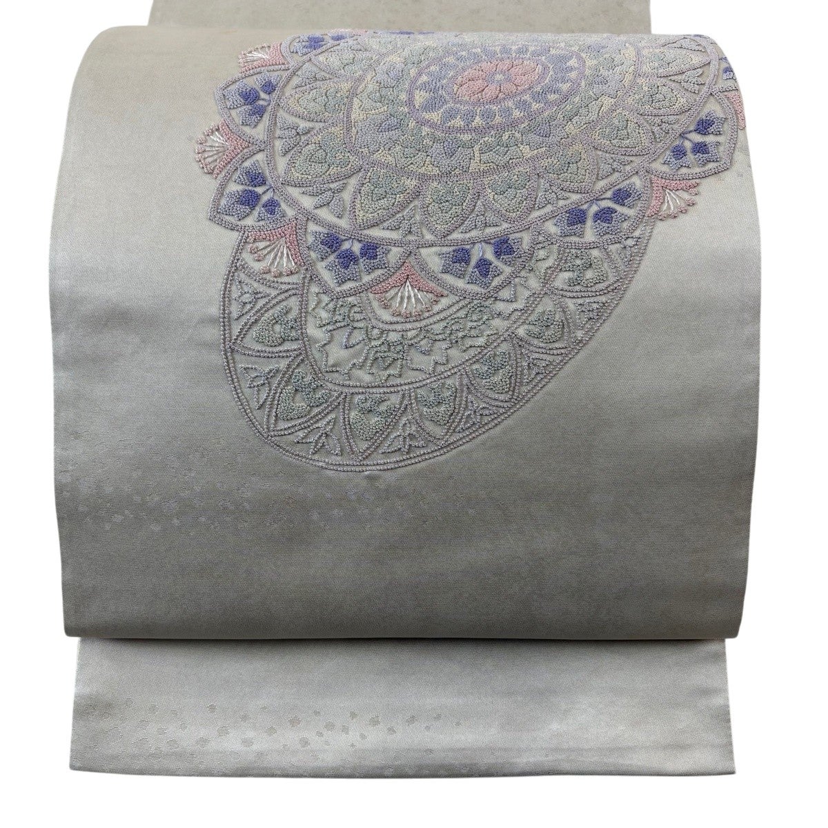 袋帯 秀品 華文 相良刺繍 箔 灰白 お太鼓柄 正絹｜中古・古着
