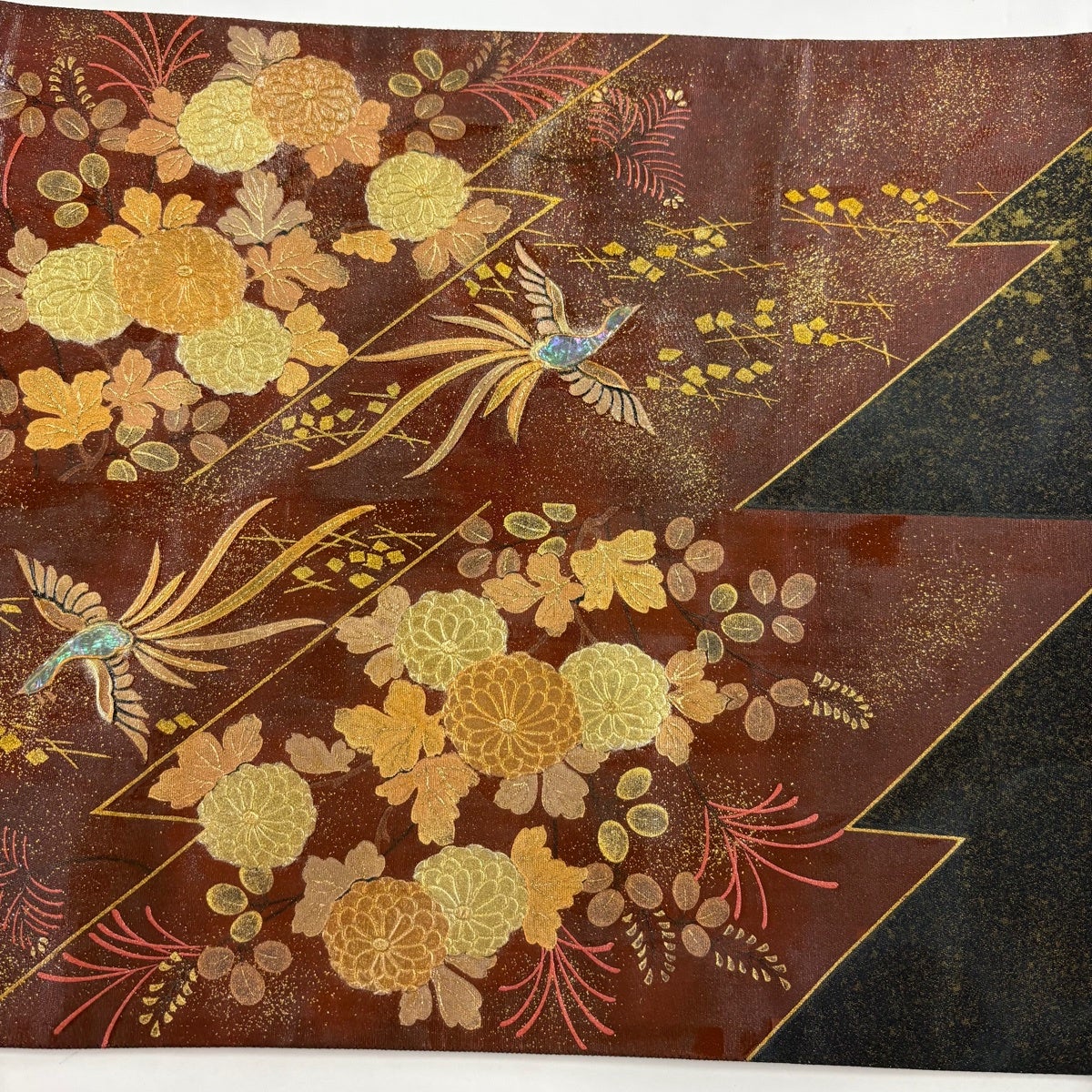 袋帯 秀品 関西仕立て 菊 尾長鳥 螺鈿 金彩 黒 お太鼓柄 正絹｜中古