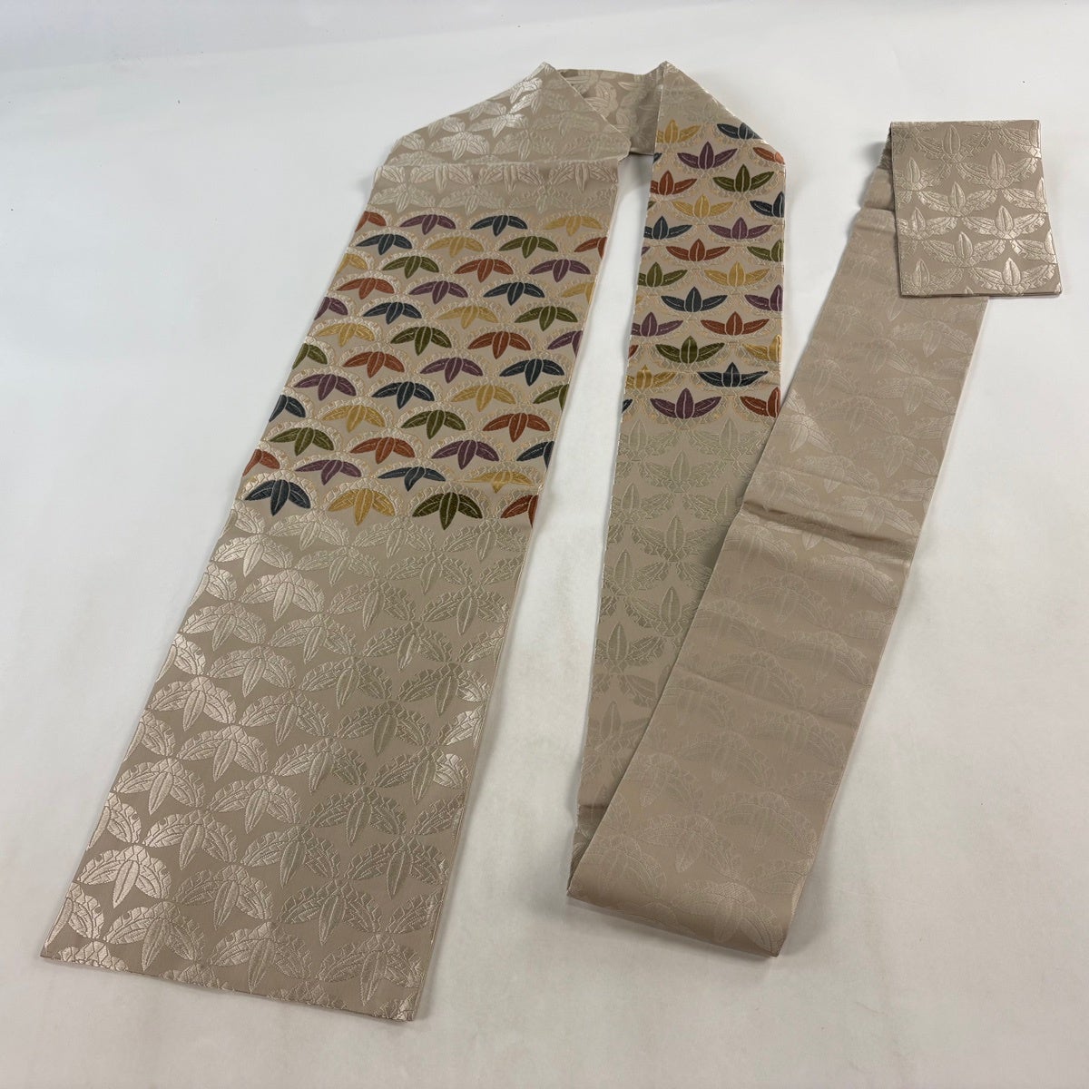 在庫一掃】 【美品】 名古屋帯 名品 雪輪笹青海波 唐織 箔 灰茶 正絹