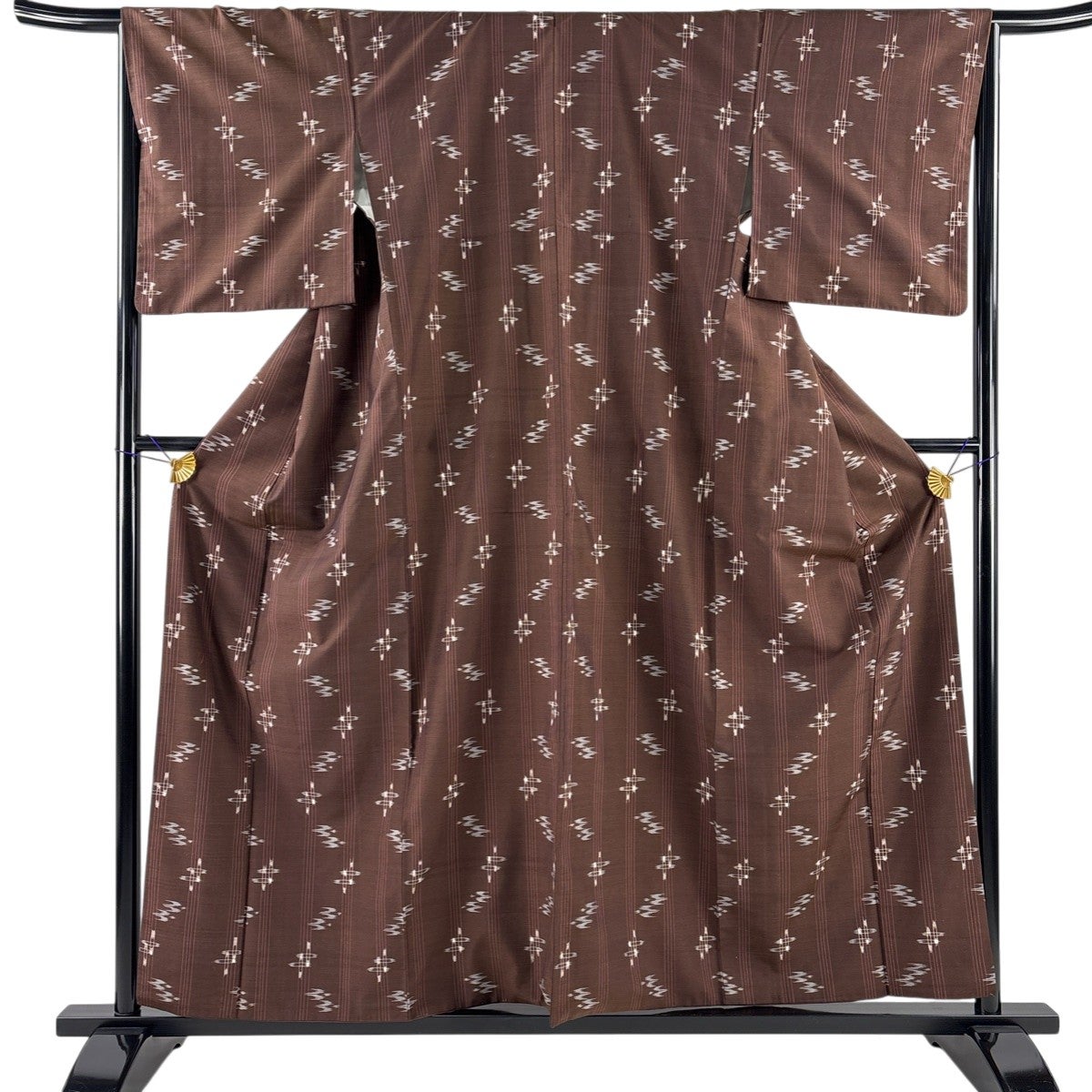 【美品】 紬 身丈159.5cm 裄丈66cm 正絹 逸品 【中古】 紬 身丈154.5cm 裄丈66cm M 袷 燕 幾何学模様 濃紺 正絹 秀品｜中古