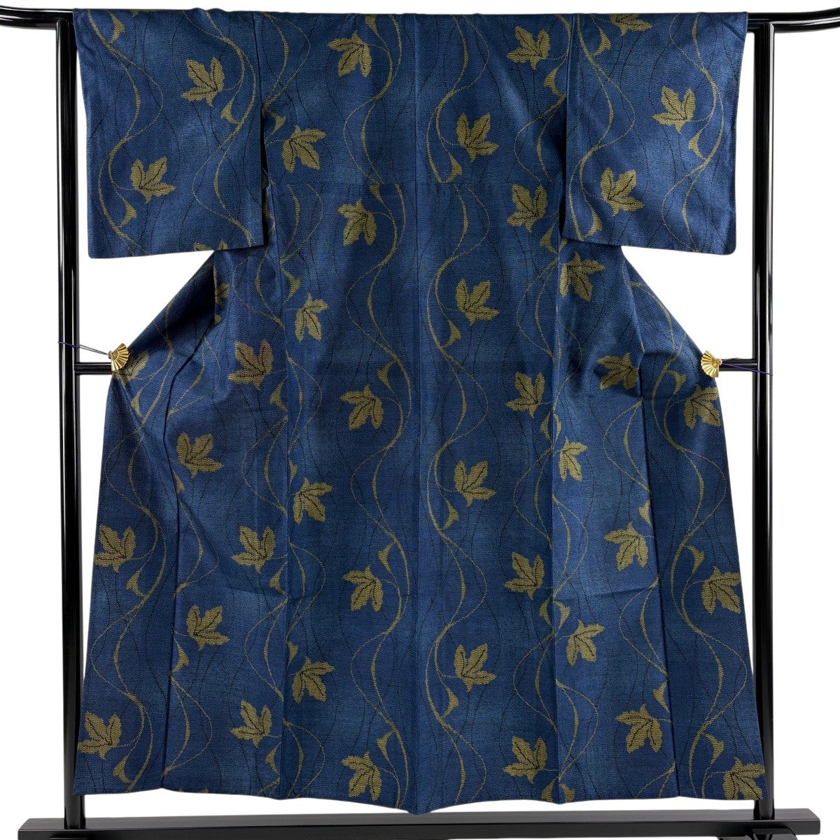 美品】 紬 身丈155cm 裄丈63cm S 単衣 楓 流水 紺色 正絹 秀品｜中古