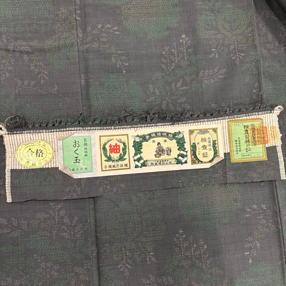 美品】 紬 身丈162.5cm 裄丈68cm L 袷 証紙あり 草花 雪輪 灰緑 正絹