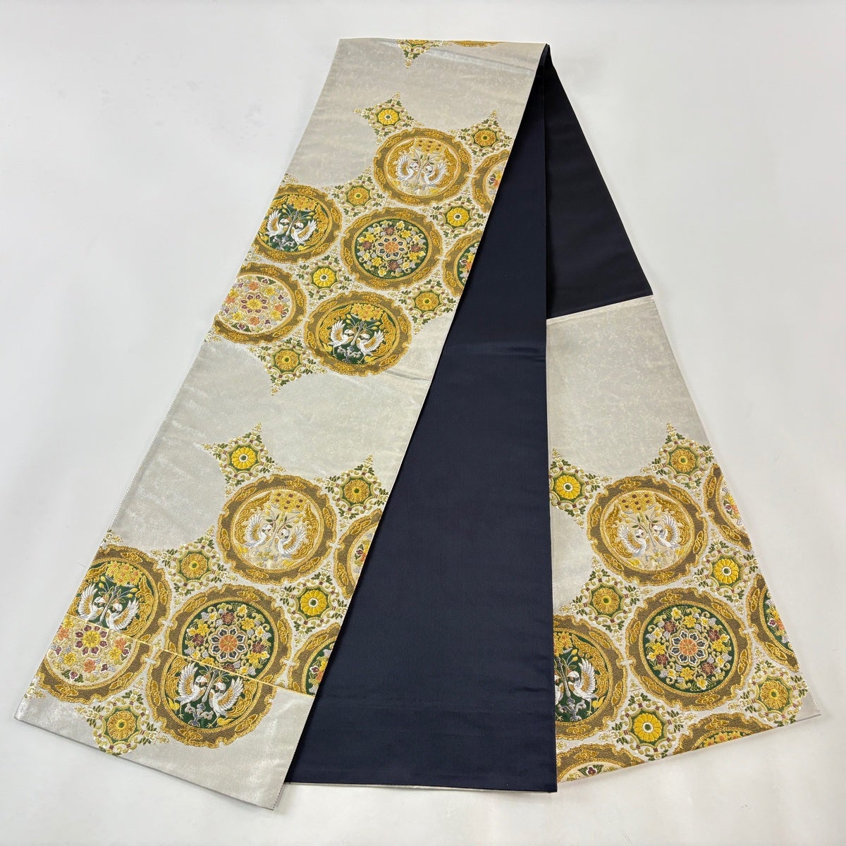 美品】 袋帯 秀品 向鳥 華文 金糸 箔 金色 お太鼓柄 正絹｜中古・古着