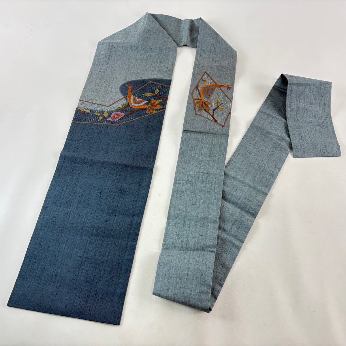 名古屋帯 秀品 紬地 鳥 枝花 刺繍 青灰色 正絹｜中古・古着