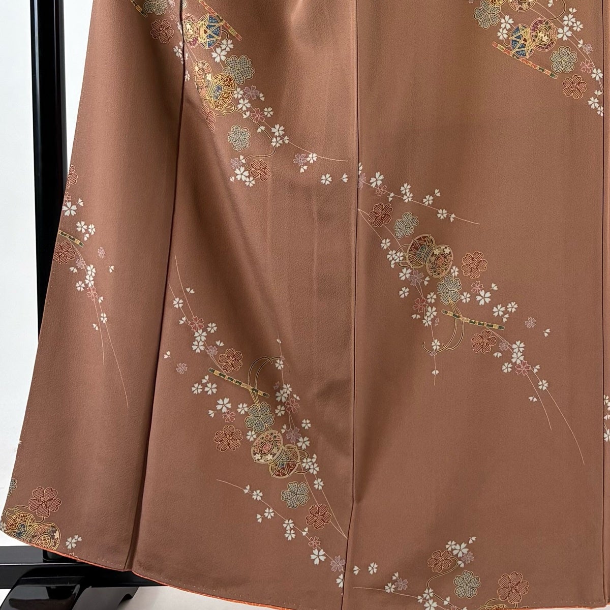 小紋 身丈161cm 裄丈66cm M 袷 鼓 桜 金彩 小豆色 正絹 秀品｜中古