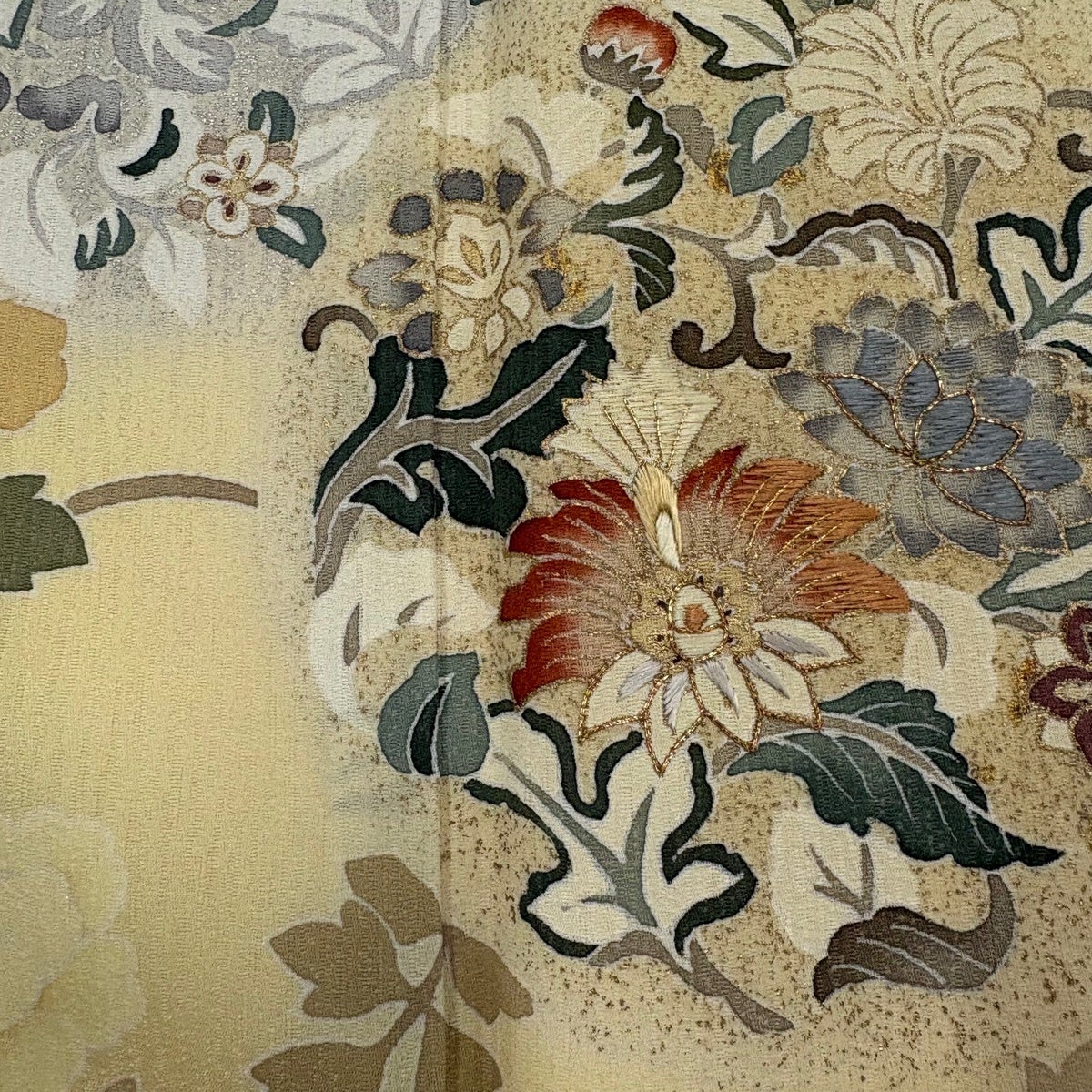 訪問着 身丈163cm 裄丈68cm L 袷 落款あり 花唐草 草花 刺繍 金銀彩 薄