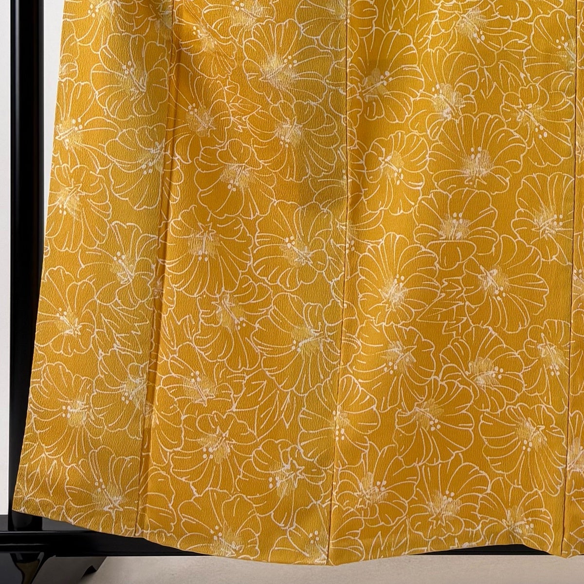 美品】 小紋 身丈160cm 裄丈63.5cm S 袷 花 山吹色 正絹 優品｜中古