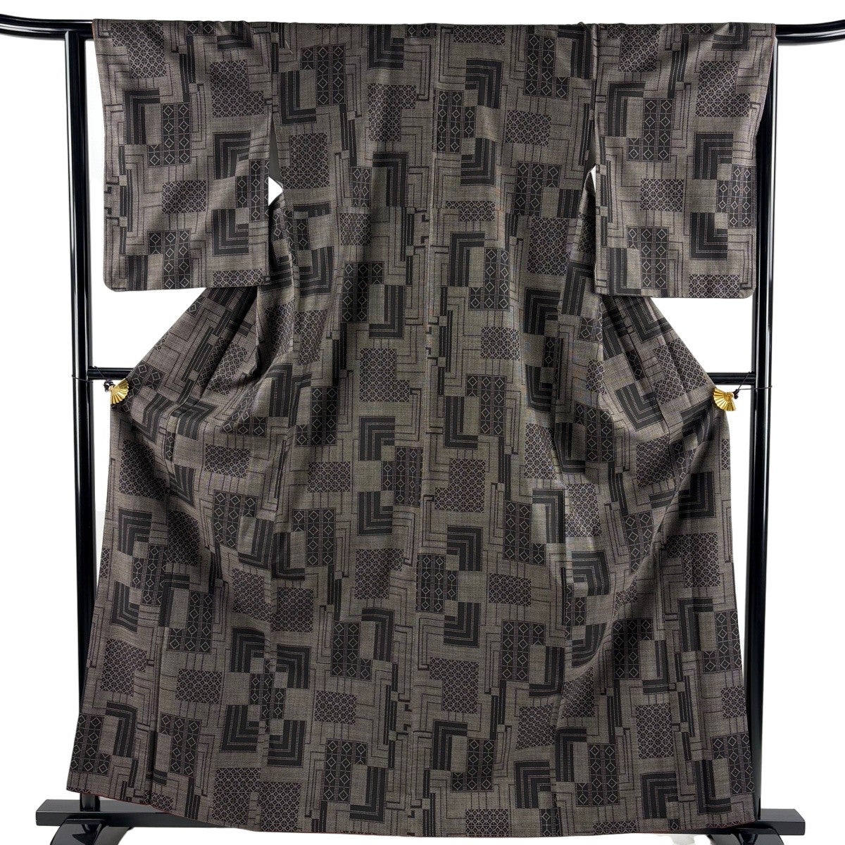 美品】 大島紬 身丈161cm 裄丈64cm M 袷 純泥染 バチ衿 証紙あり 幾何