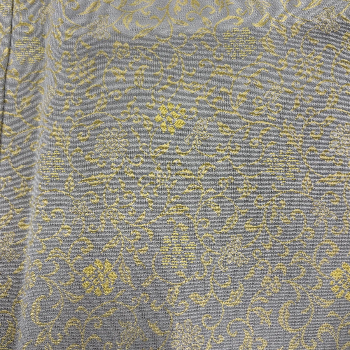 美品】 小紋 身丈155cm 裄丈63.5cm S 袷 お召地 黄金糸 花唐草 灰色