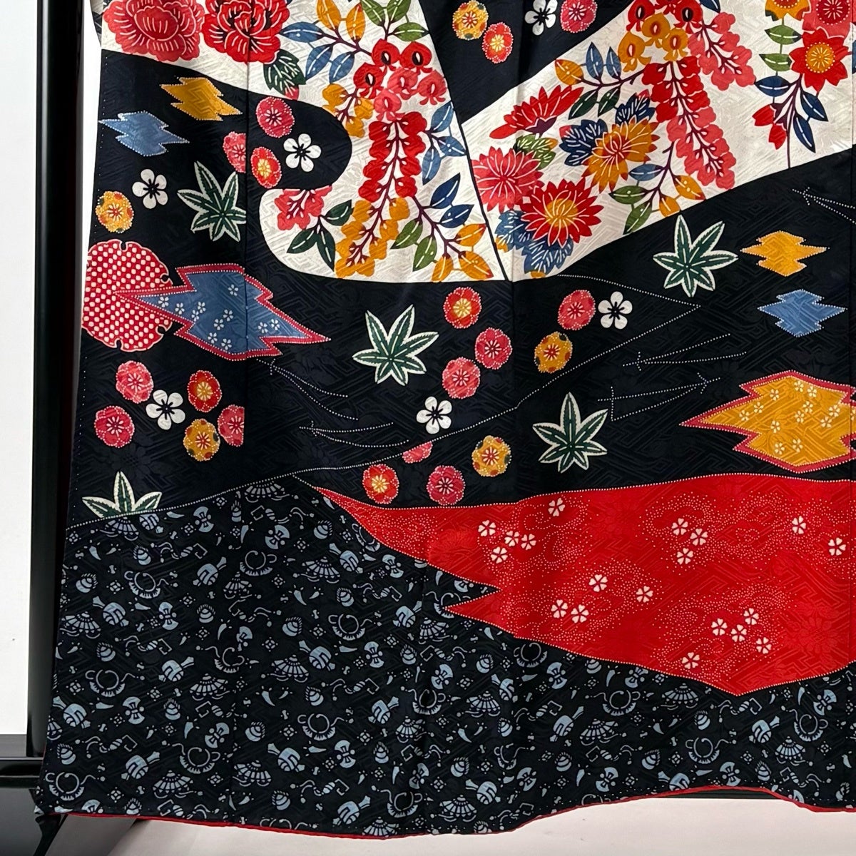 振袖 身丈161cm 裄丈65.5cm M 袷 栗山吉三郎 落款あり 草花 蝶 染分け