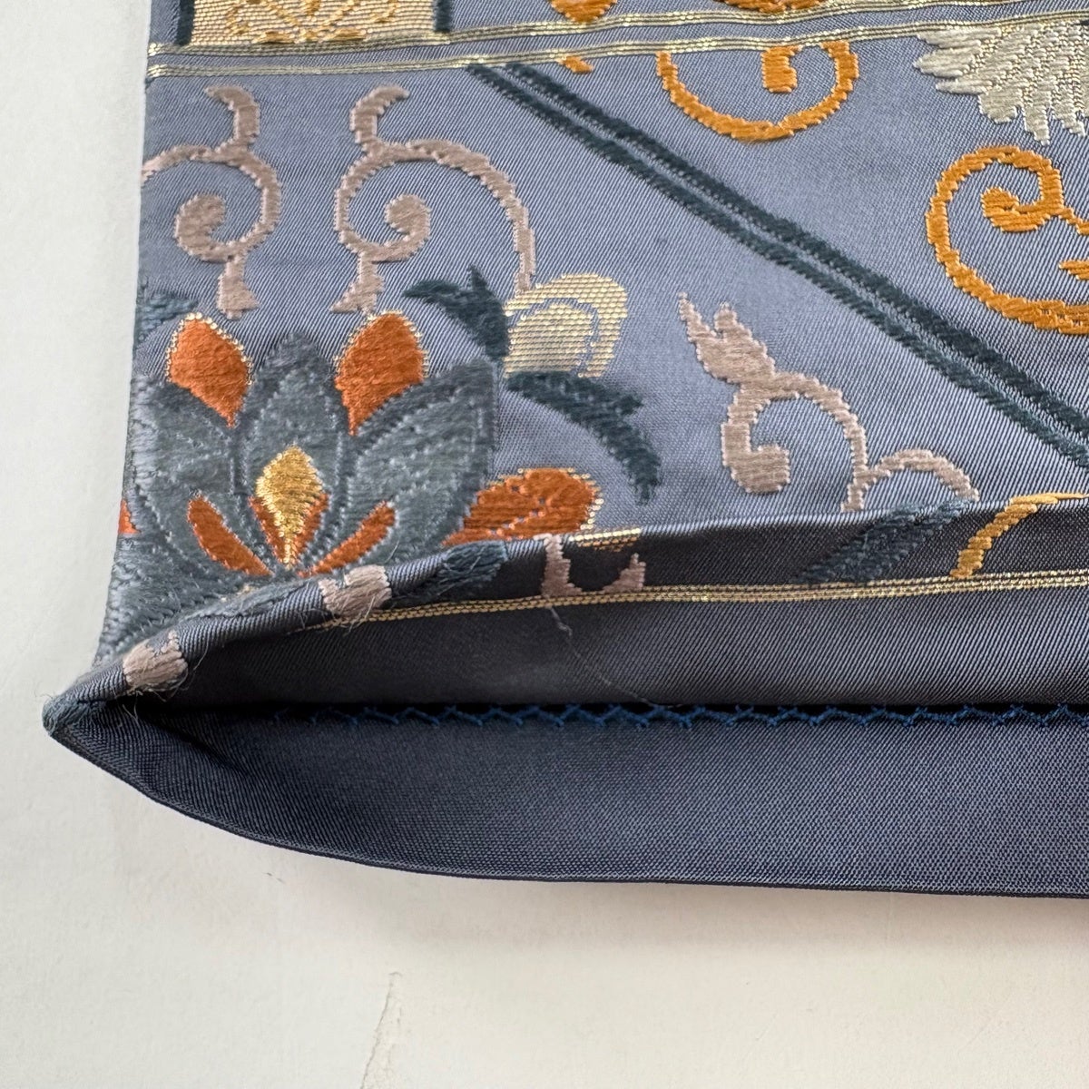 美品】 袋帯 秀品 華文 花唐草 金糸 唐織 青灰色 六通 正絹｜中古