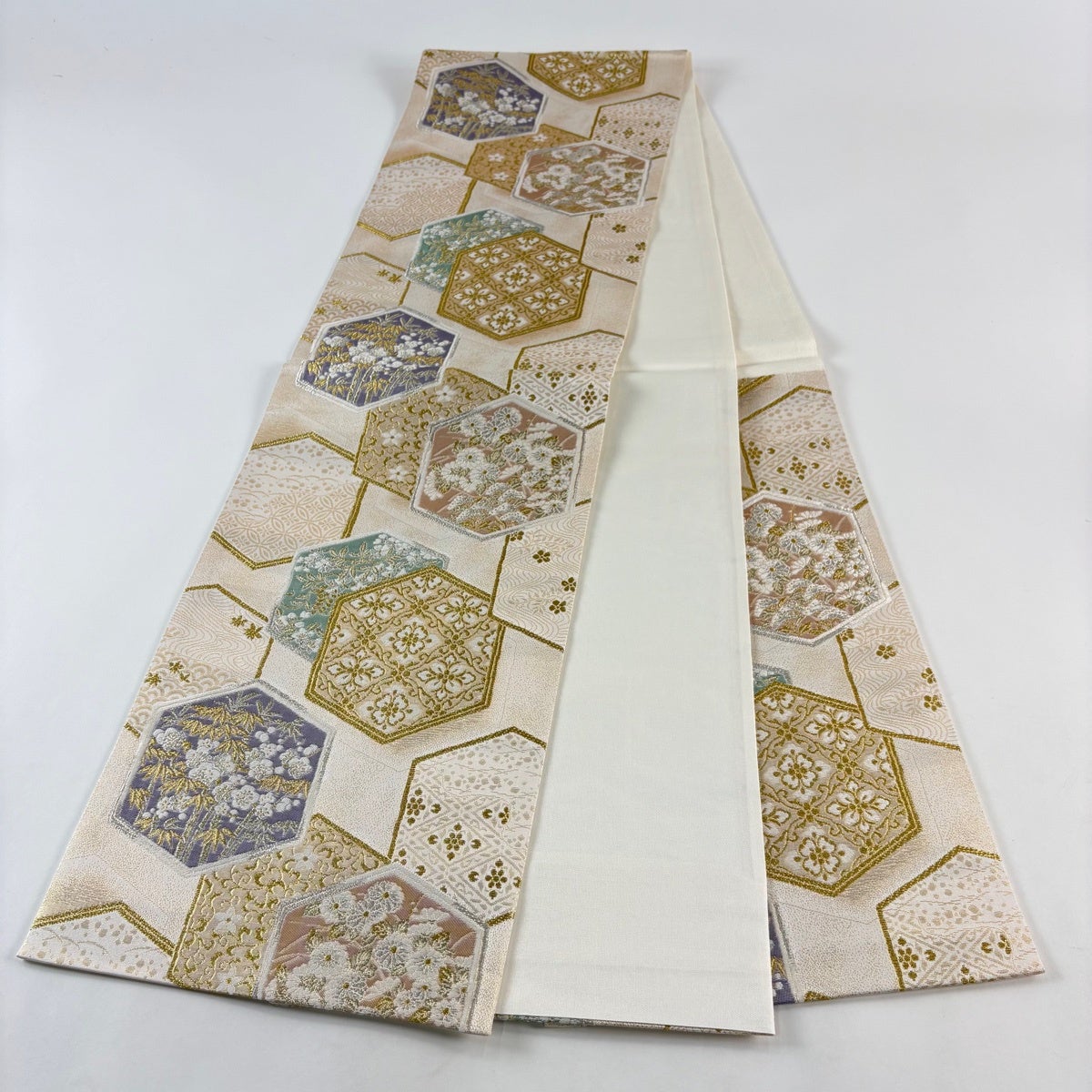 美品】 袋帯 秀品 亀甲 草花 金銀糸 箔 ベージュ 六通 正絹｜中古