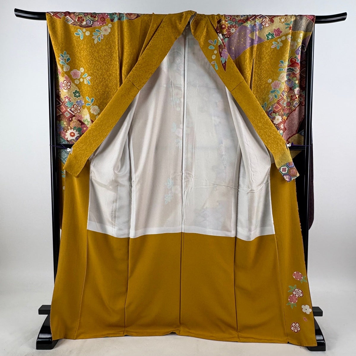 美品】 振袖 身丈173cm 裄丈71cm L 袷 草花 蝶 金糸 金通し 山吹色