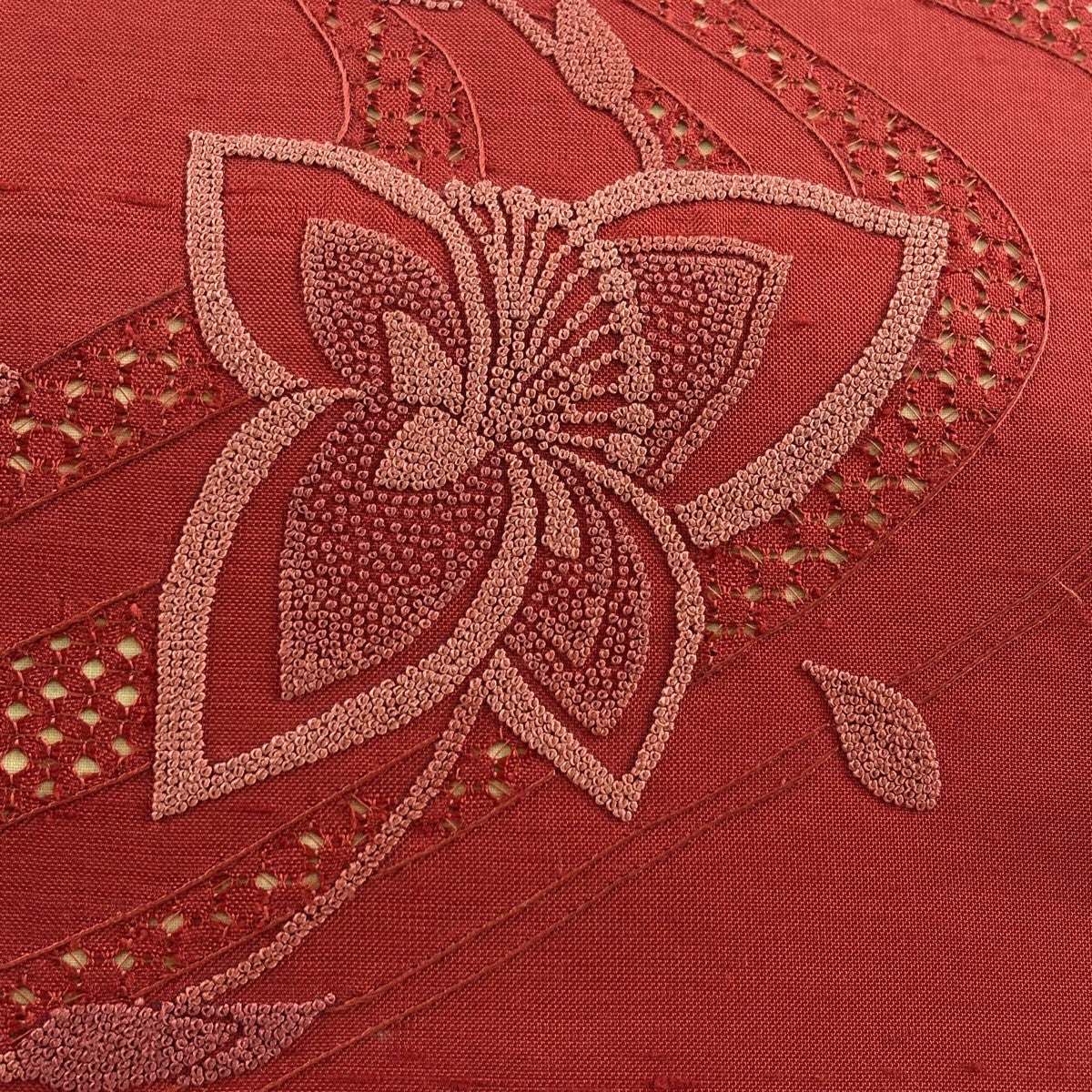 名古屋帯 秀品 紬地 草花 流水 刺繍 えんじ色 正絹｜中古・古着