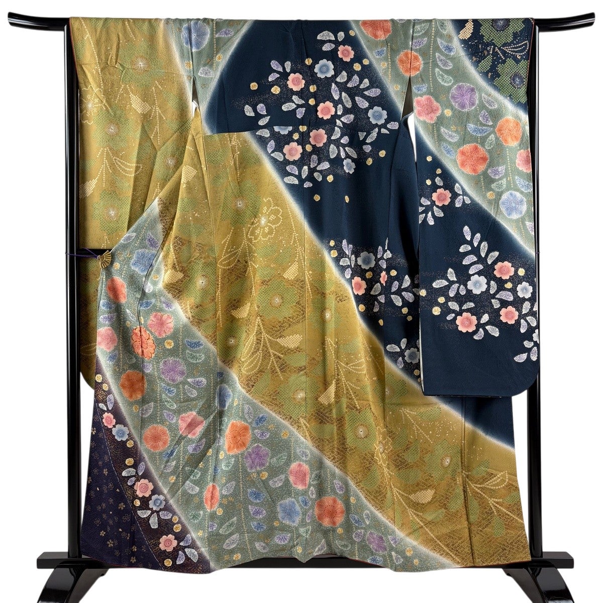 美品】 振袖 身丈161cm 裄丈65cm M 袷 草花 雲文 金糸 絞り サーモン