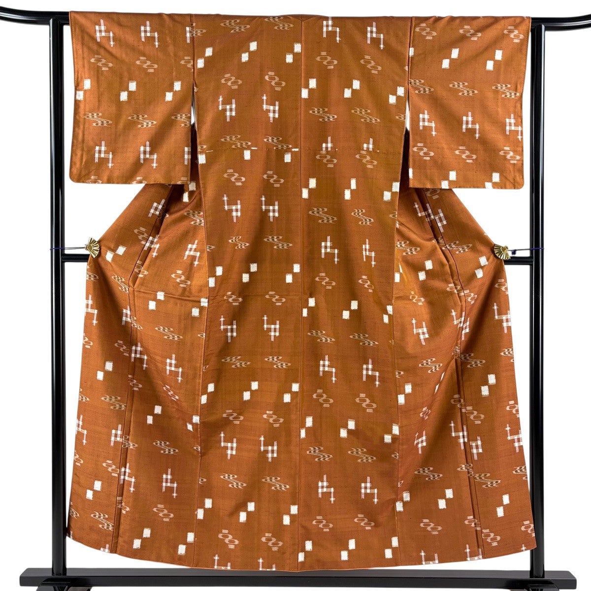 【美品】 紬 身丈159.5cm 裄丈62.5cm 正絹 秀品 【中古】 美品】 紬 身丈159.5cm 裄丈62.5cm S 袷 葡萄唐草 幾何学 黒灰 正絹 秀