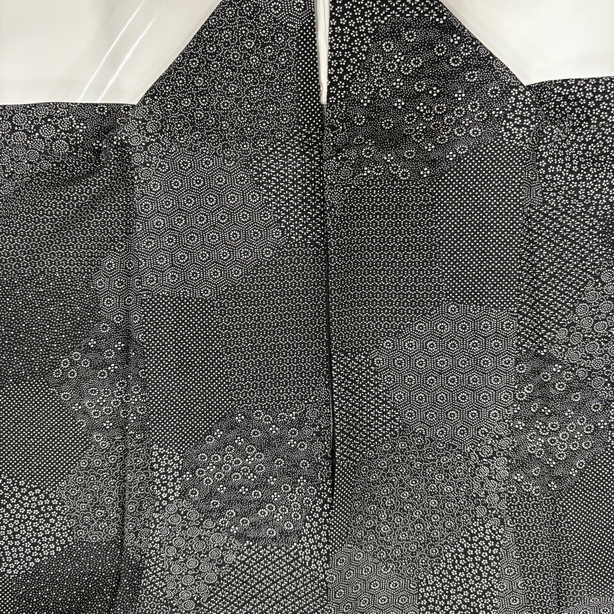 美品】 江戸小紋 身丈154cm 裄丈63.5cm S 薄物 絽 小花 亀甲 黒灰 正絹
