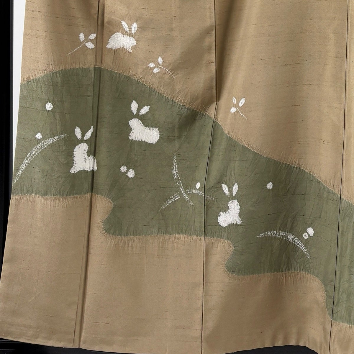 美品】 付下げ 身丈159cm 裄丈64.5cm M 袷 紬地 うさぎ 霞 絞り 薄茶色