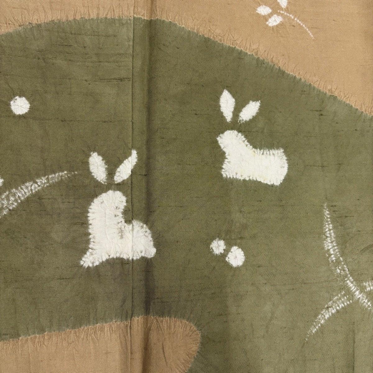 しつけ付き　着物　正絹　袷　現代　紬　154裄63 鳥獣戯画　茶色　ベージュ 美品】 付下げ 身丈159cm 裄丈64.5cm M 袷 紬地 うさぎ 霞 絞り 薄茶色