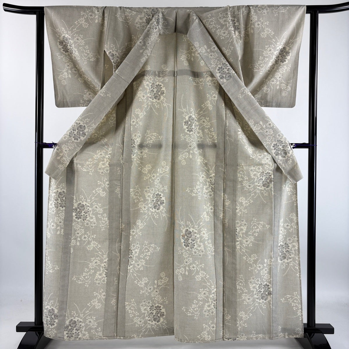 紬 身丈163.5cm 裄丈63cm S 単衣 雪輪 草花 灰色 正絹 秀品｜中古