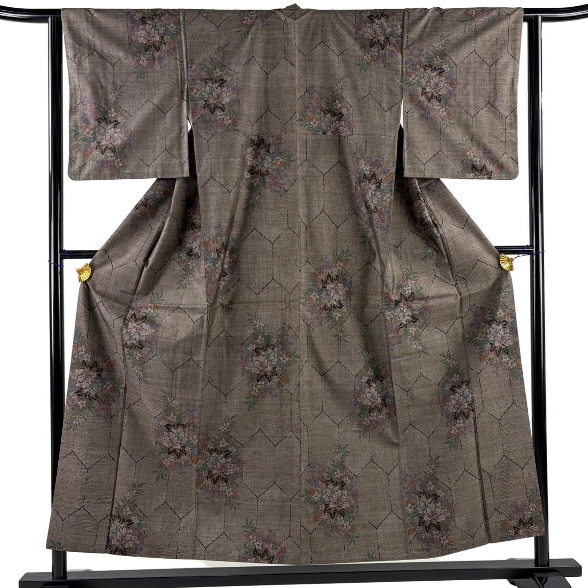 美品】 紬 身丈158.5cm 裄丈62cm S 袷 やまと 草花 亀甲絣 焦茶色 正絹