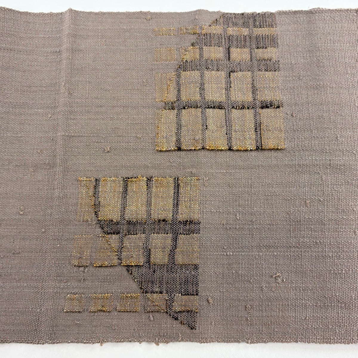 美品】 名古屋帯 秀品 八寸名古屋帯 松葉仕立て 紬地 幾何学 金糸 灰紫
