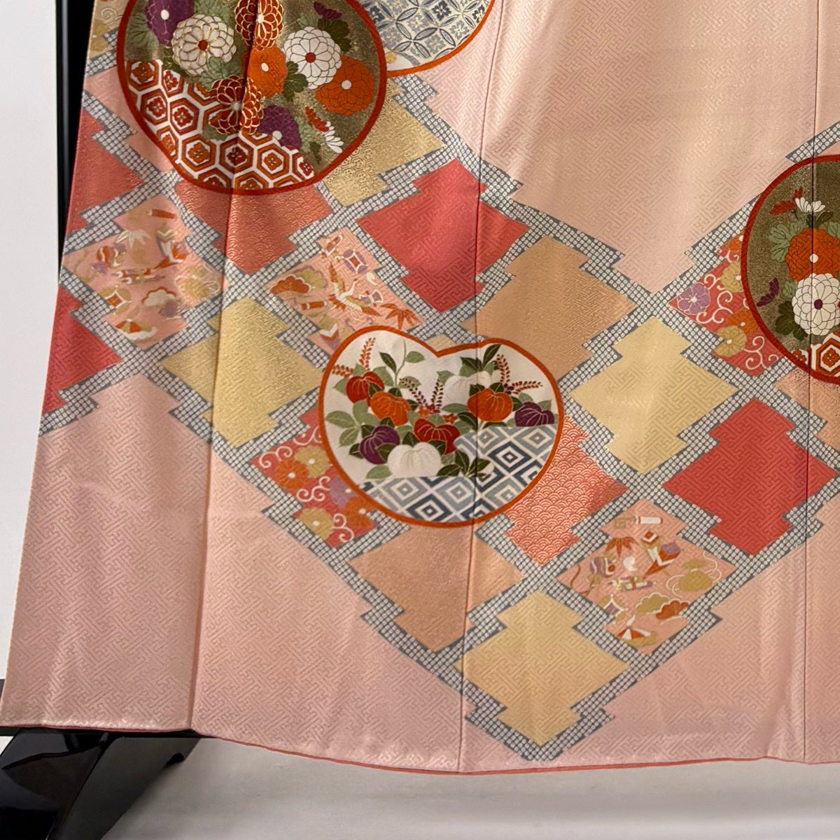 振袖 身丈161cm 裄丈66cm M 袷 団扇 菊 金糸 金彩 薄ピンク 正絹 秀品