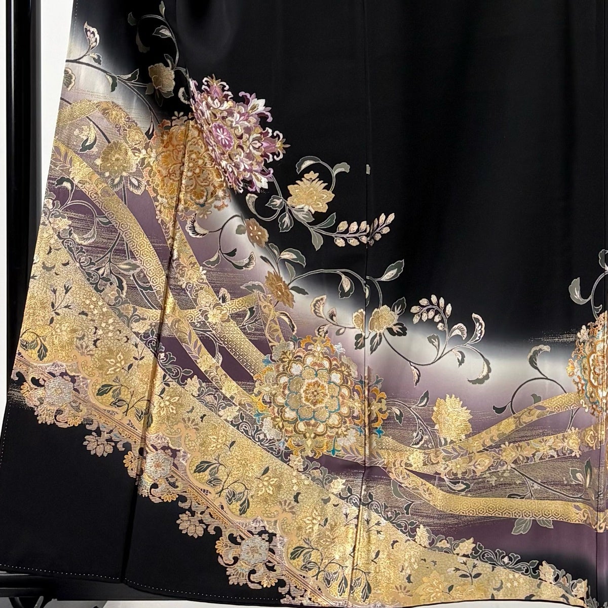 美品】 黒留袖 身丈159.5cm 裄丈67.5cm L 袷 やまと 落款あり 華文 花
