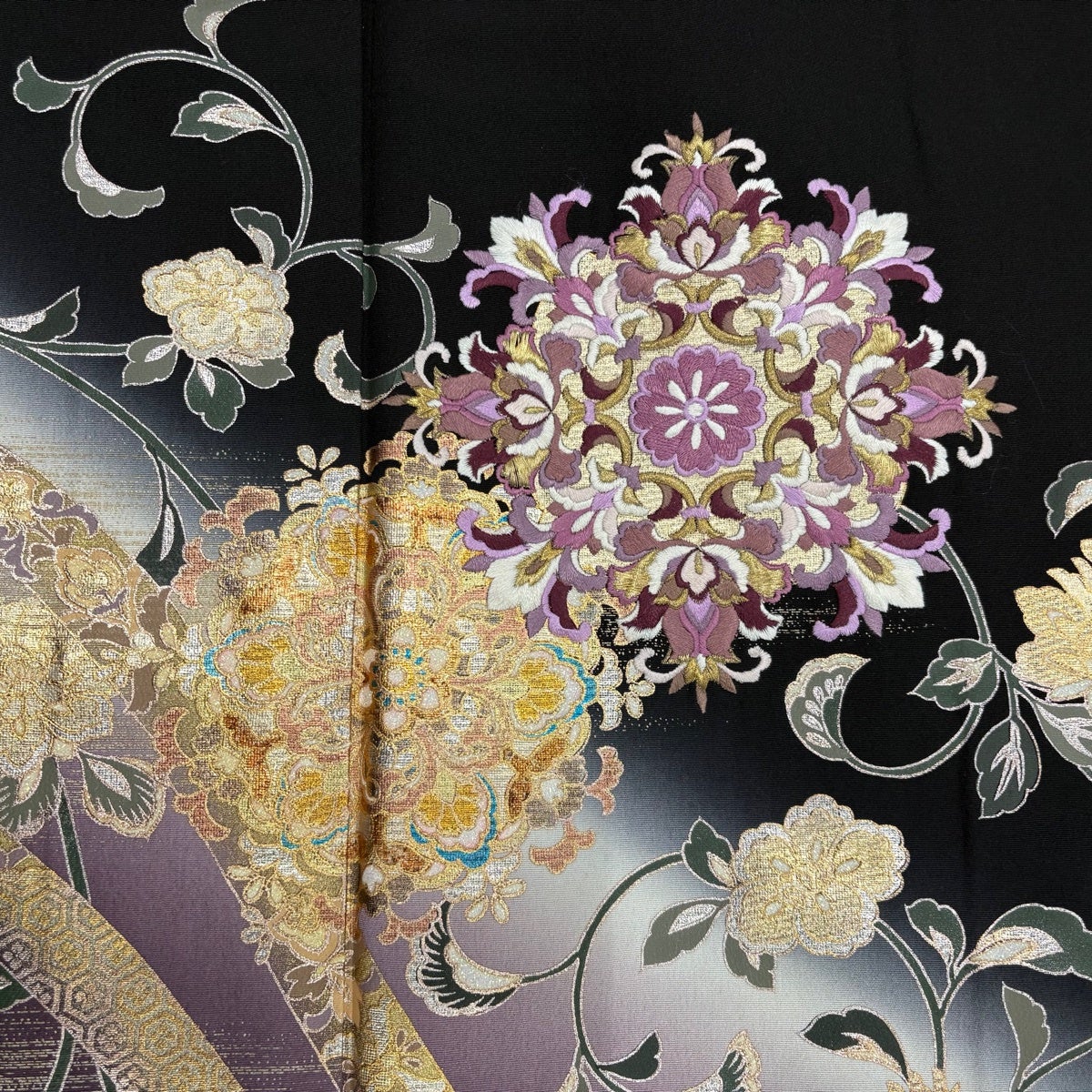 美品】 黒留袖 身丈159.5cm 裄丈67.5cm L 袷 やまと 落款あり 華文 花