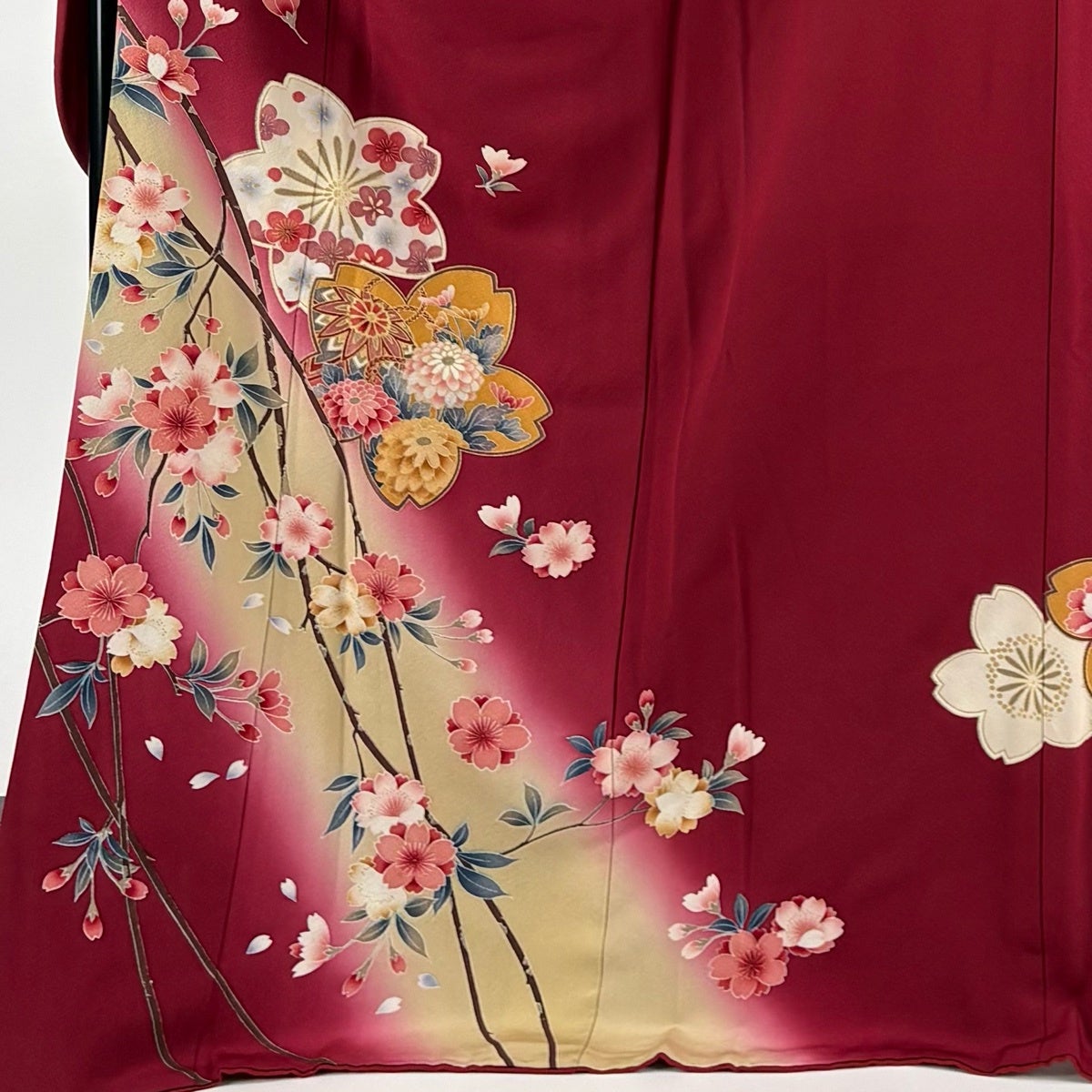 振袖 フルセット袷 桜 手鞠 金糸 染め分け 赤 正絹 名品 振袖 身丈171cm 裄丈69.5cm L 袷 桜 手鞠 金彩 染め分け 赤 正絹 秀品