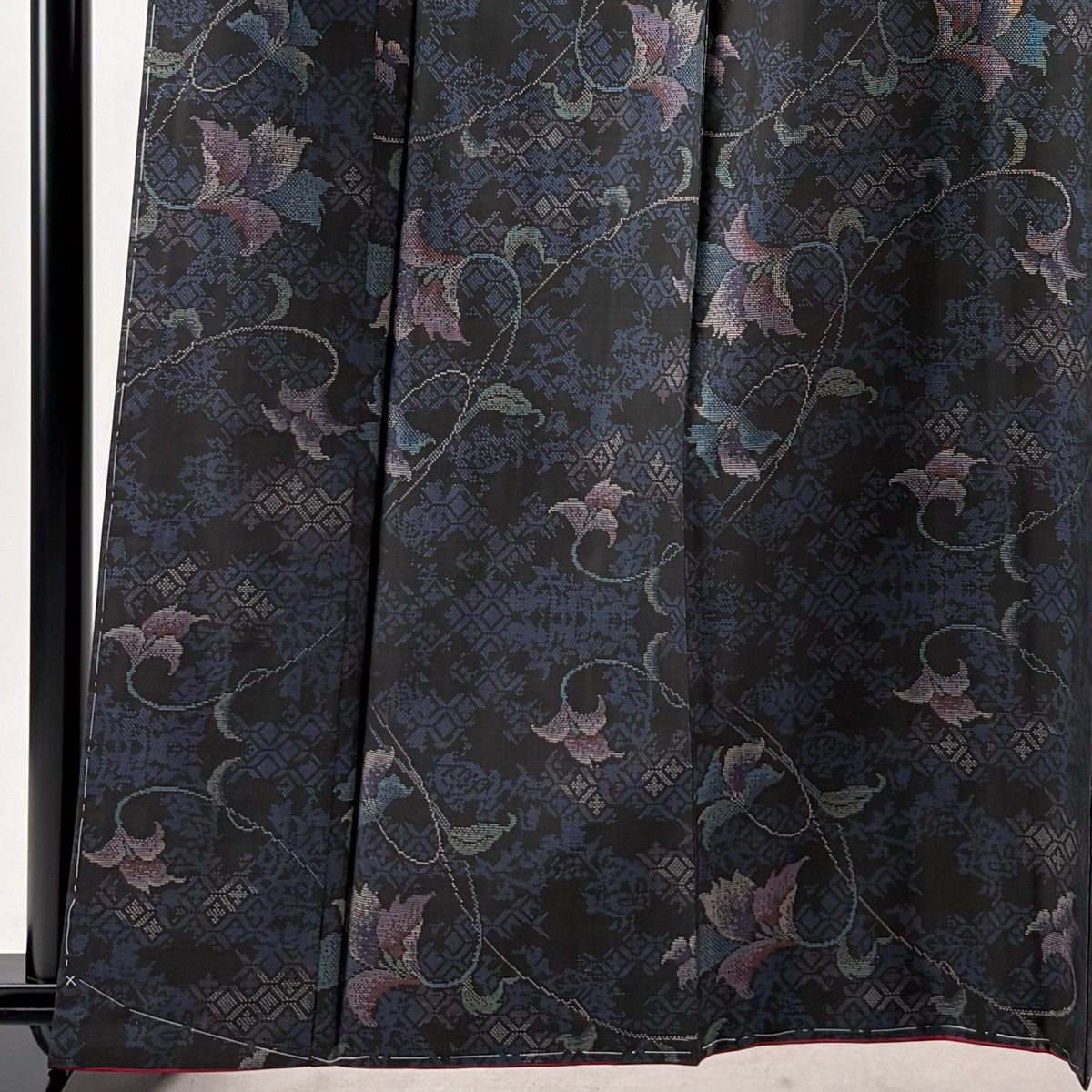 美品】 大島紬 身丈162cm 裄丈65.5cm M 袷 純泥染 証紙あり 花唐草