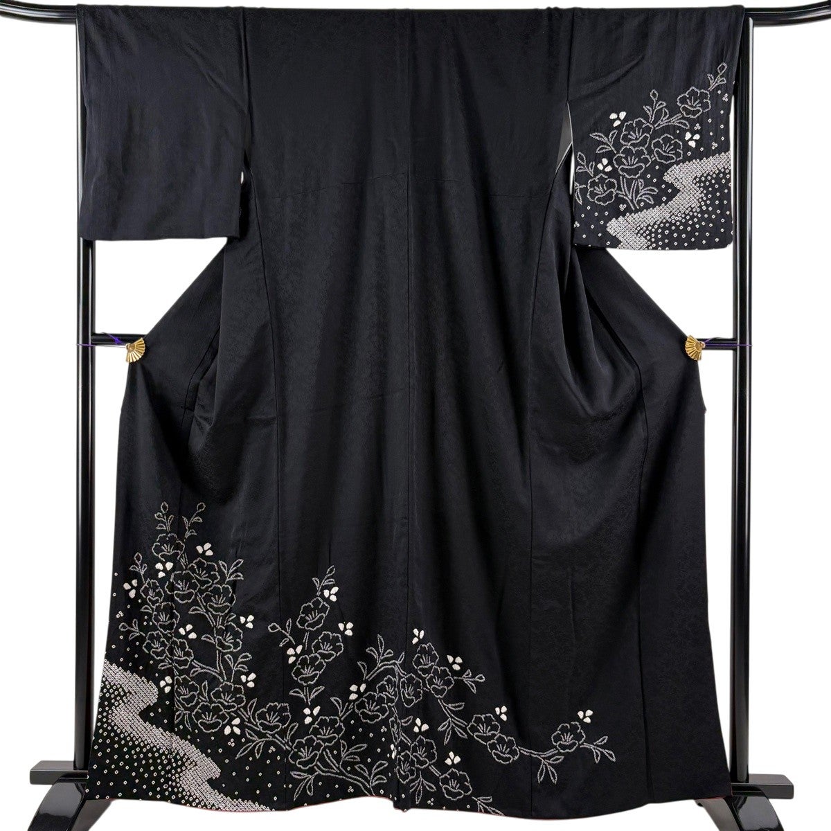 付下げ 身丈162.5cm 裄丈66cm M 袷 草花 流水 絞り 黒 正絹 秀品｜中古