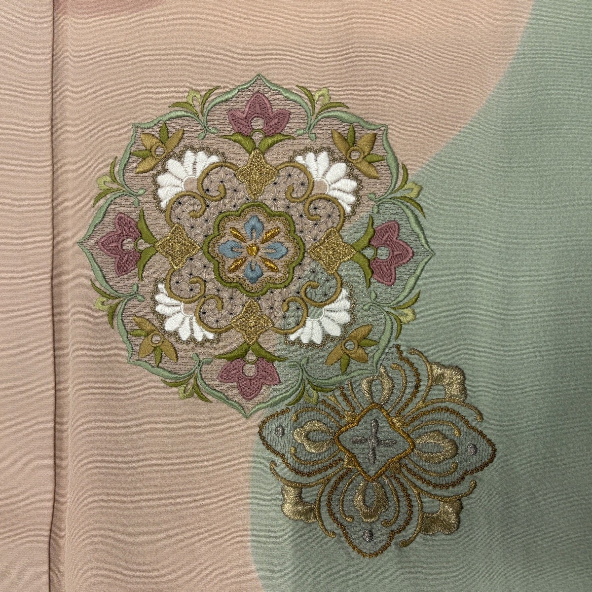 訪問着 身丈165.5cm 裄丈65cm M 袷 華文 霞 刺繍 金糸 ピンクベージュ