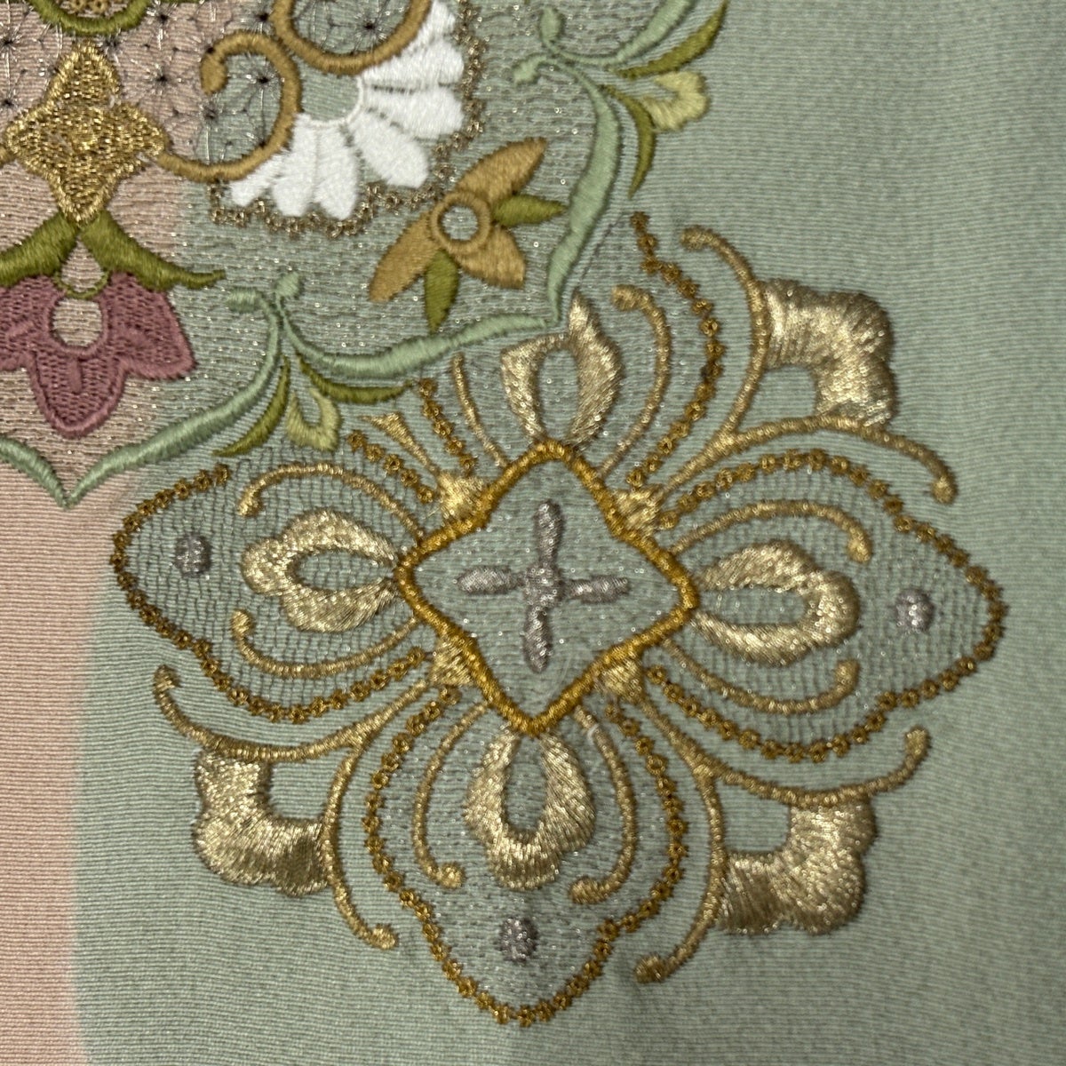 訪問着 身丈165.5cm 裄丈65cm M 袷 華文 霞 刺繍 金糸 ピンクベージュ