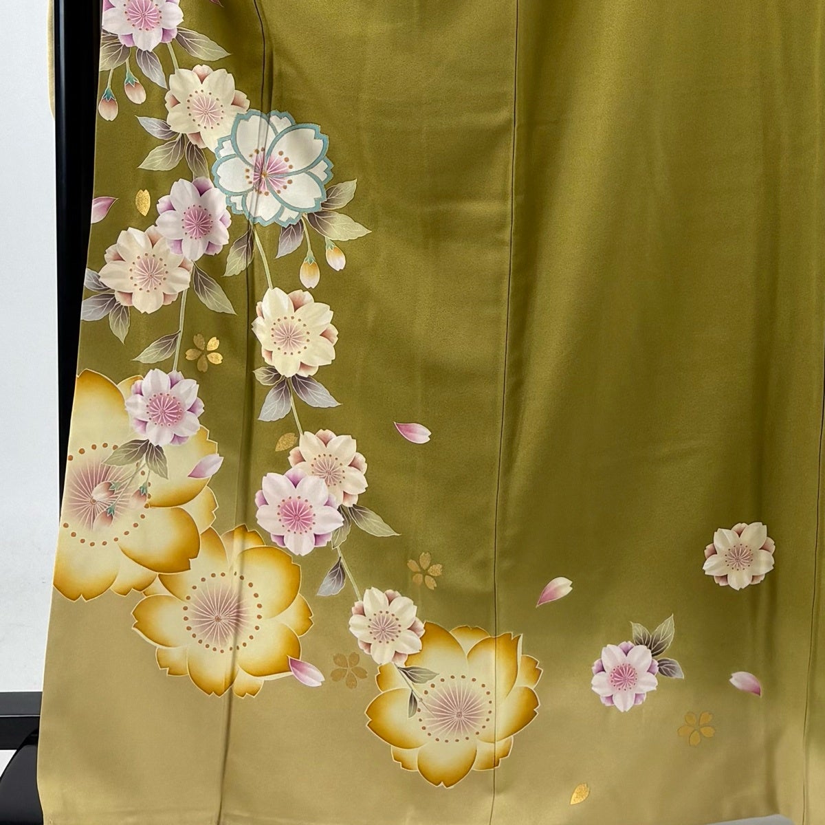 振袖 身丈167.5cm 裄丈70cm L 袷 桜 花びら 金彩 ぼかし 鶯色 正絹