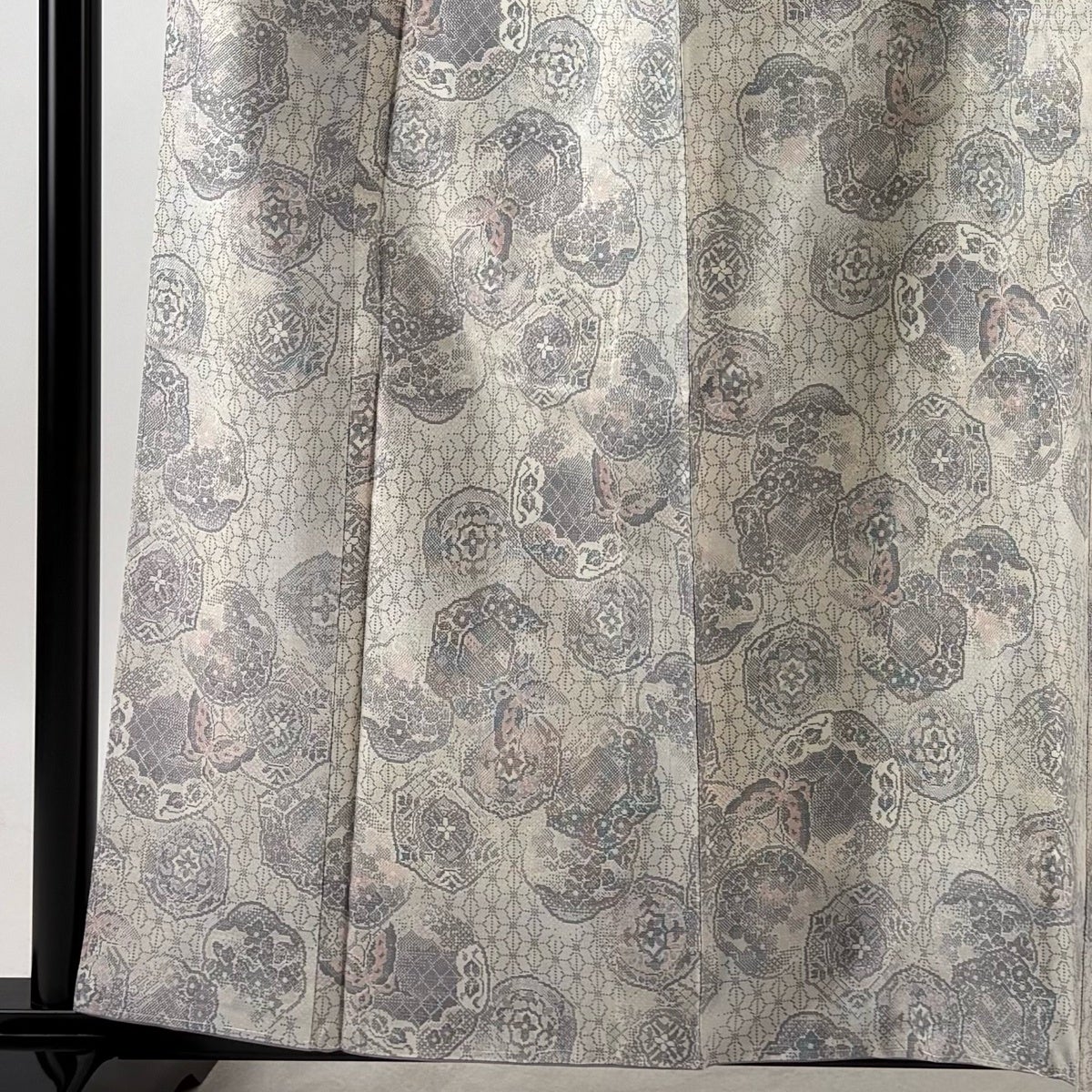 紬 身丈160cm 裄丈64cm M 袷 草花 蝶 灰白 正絹 秀品｜中古・古着