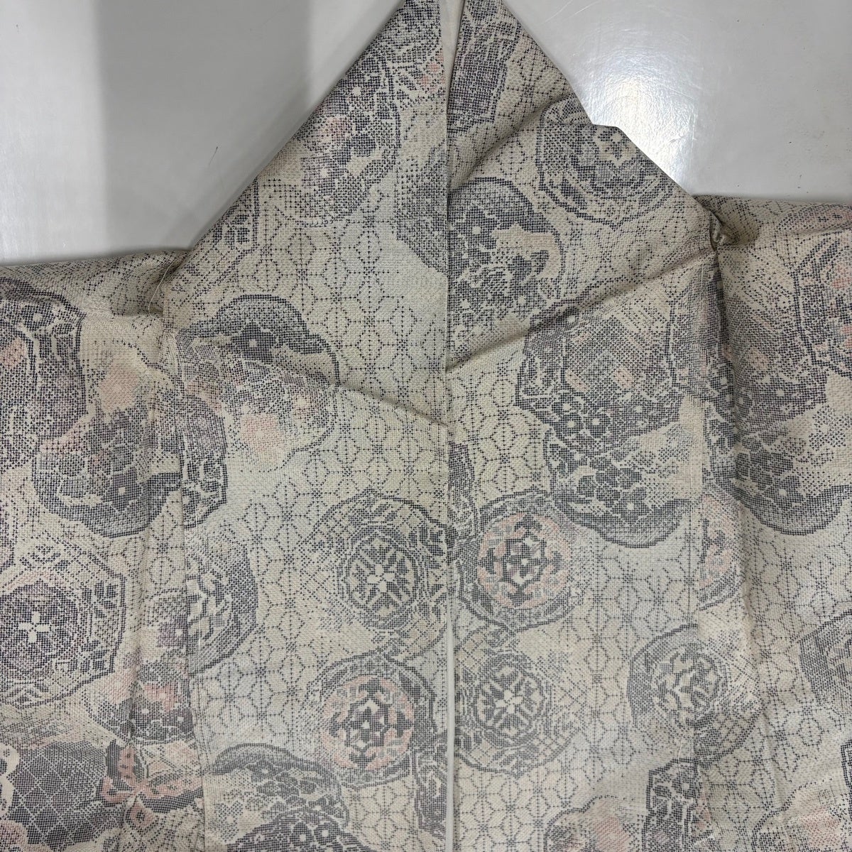 紬 身丈160cm 裄丈64cm M 袷 草花 蝶 灰白 正絹 秀品｜中古・古着