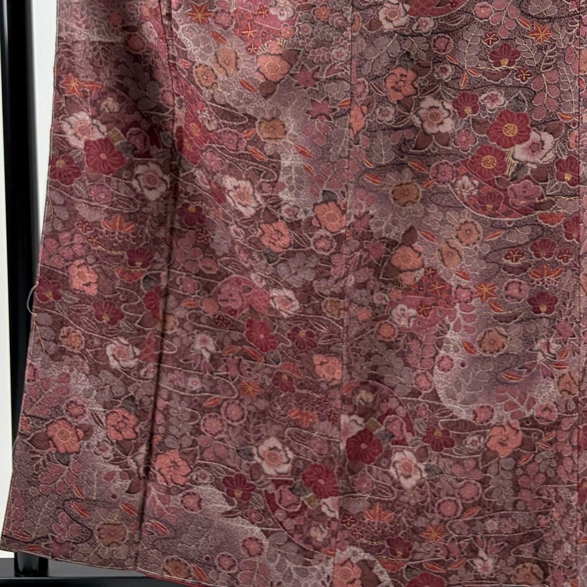 美品】 小紋 身丈159cm 裄丈66cm M 袷 扇 草花 金彩 赤紫 正絹 秀品