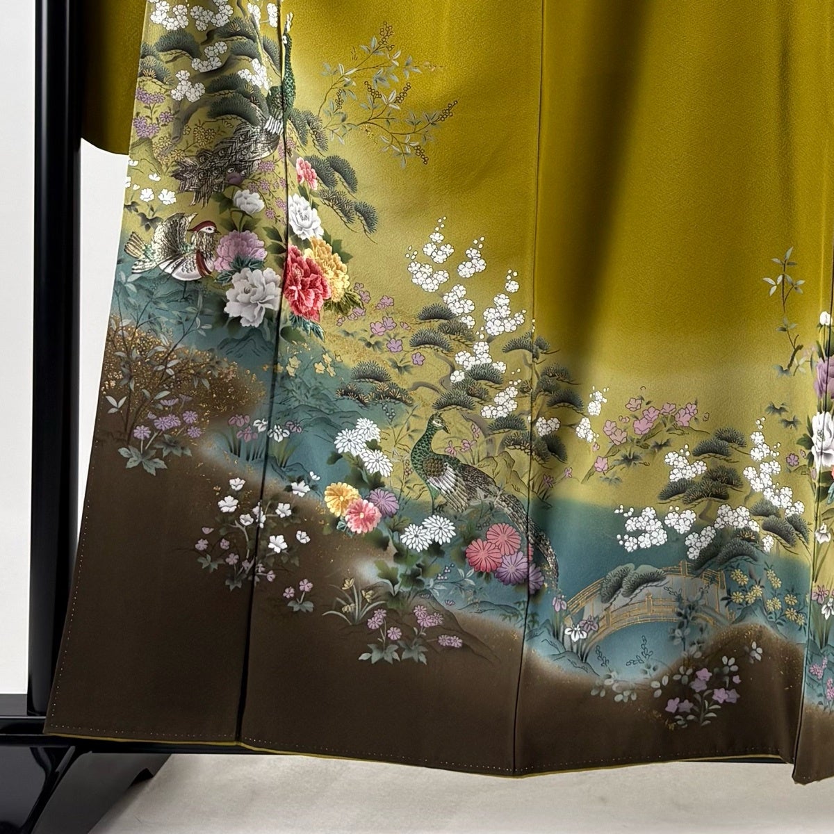 振袖 身丈159.5cm 裄丈67cm M 袷 孔雀 牡丹 刺繍 金銀彩 鶯色 正絹 秀