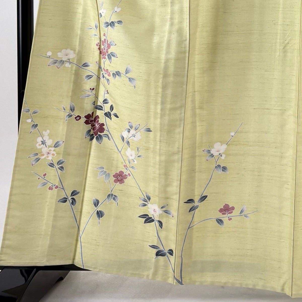 付下げ 身丈162.5cm 裄丈65cm M 単衣 紬地 落款あり 枝花 薄緑 正絹 秀