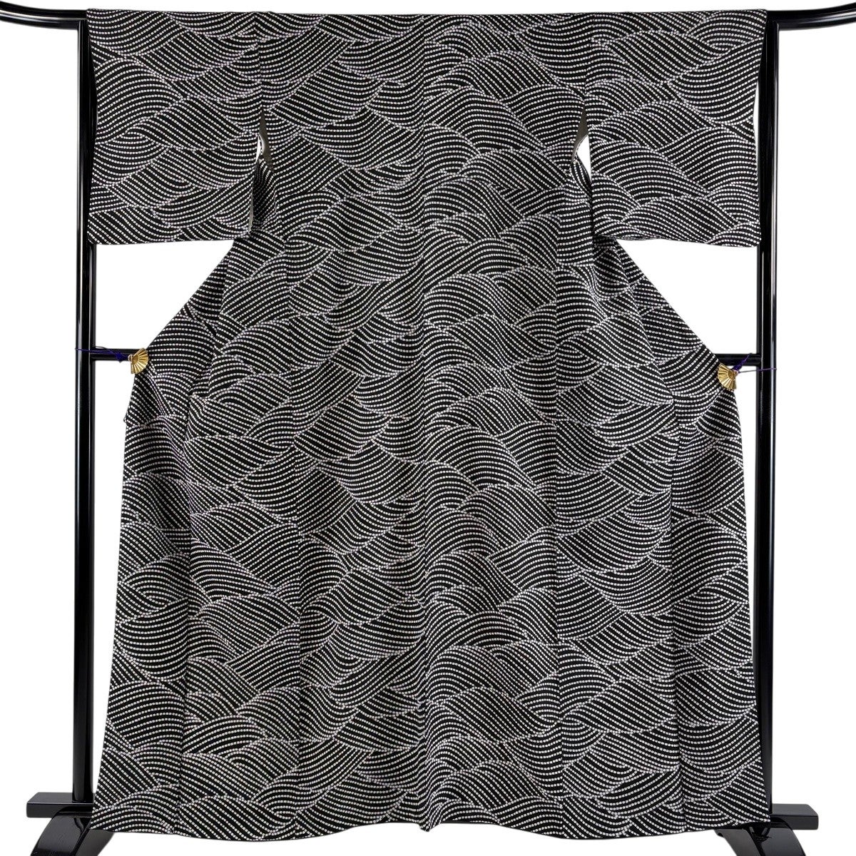 美品】 小紋 身丈159cm 裄丈65cm M 袷 波 絞り 黒 正絹 秀品｜中古