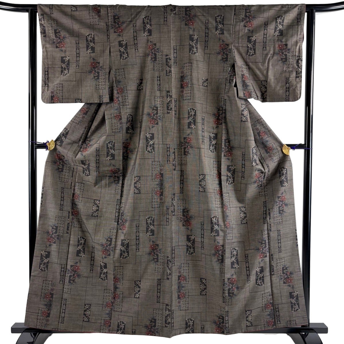 美品】 紬 身丈161cm 裄丈62cm S 袷 短冊 草花 焦茶色 正絹 秀品｜中古